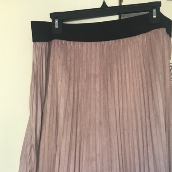 LuLaRoe Dresses & Skirts - Lularoe Crushed Velvet Jill Skirt